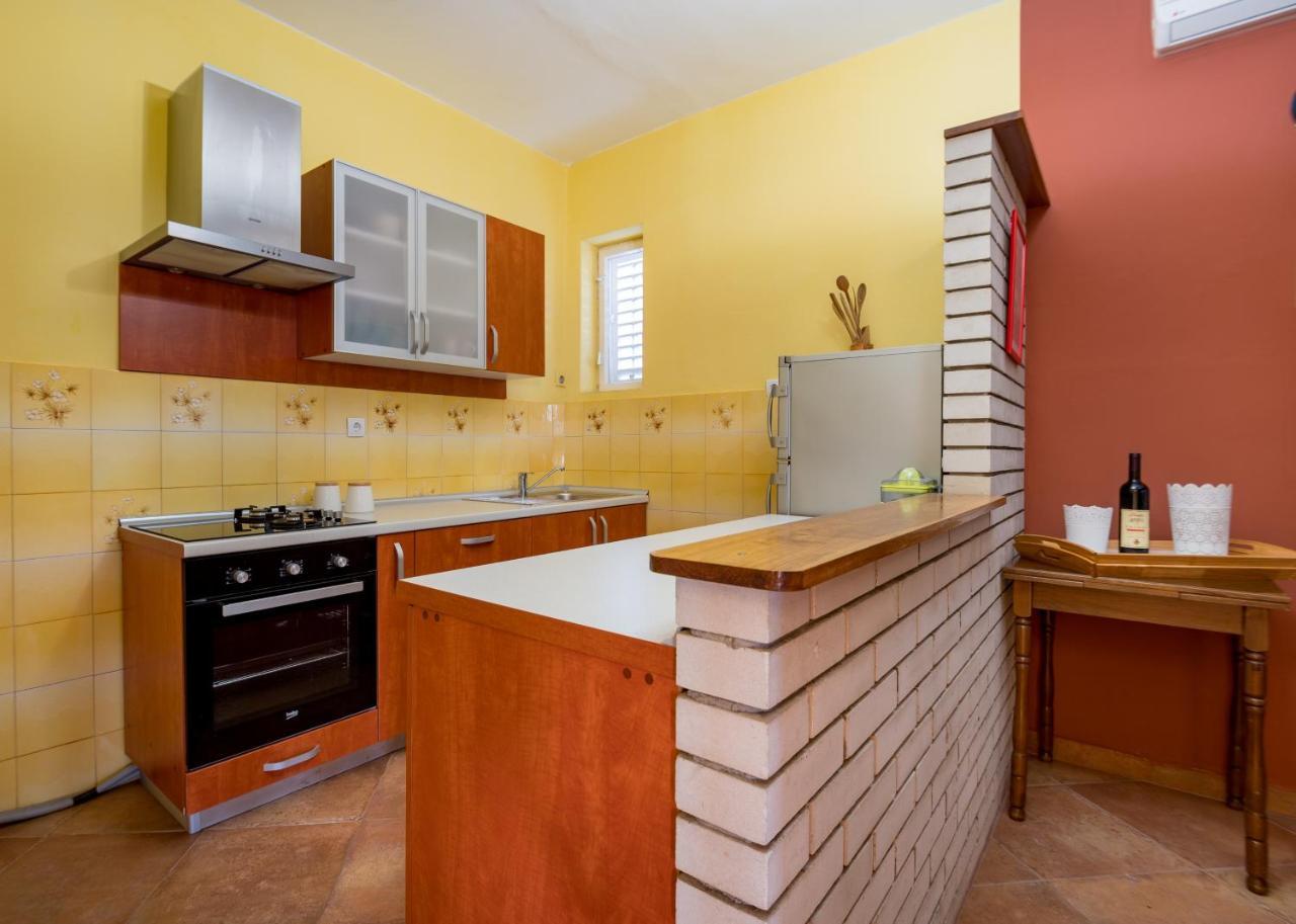 Holiday Home Nives Τίβατ Εξωτερικό φωτογραφία
