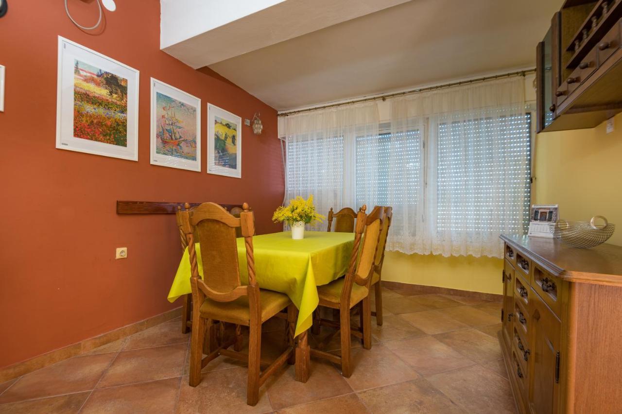 Holiday Home Nives Τίβατ Εξωτερικό φωτογραφία